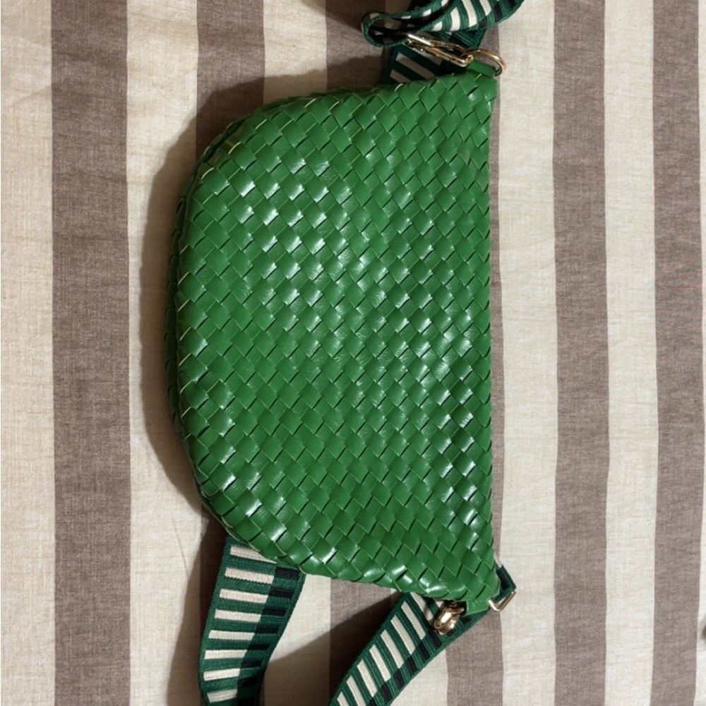 Woven Green Crossbody Bag with Adjustable Strap - Picture 2 of 4